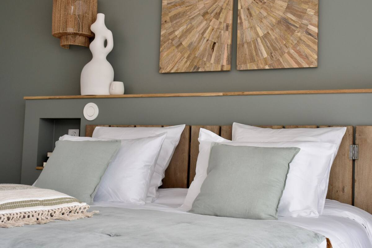 Deluxe Double or Twin Room, Pool View (Terre de Jade) | In-room safe, iron/ironing board, free WiFi