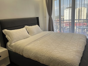 Iron/ironing board, WiFi, bed sheets
