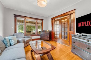 Luokittelematon kuva, 3 kautta 50, painike