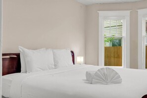 3 bedrooms, desk, iron/ironing board, travel cot