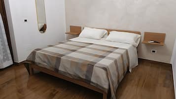 2 camere, una scrivania, Wi-Fi, lenzuola