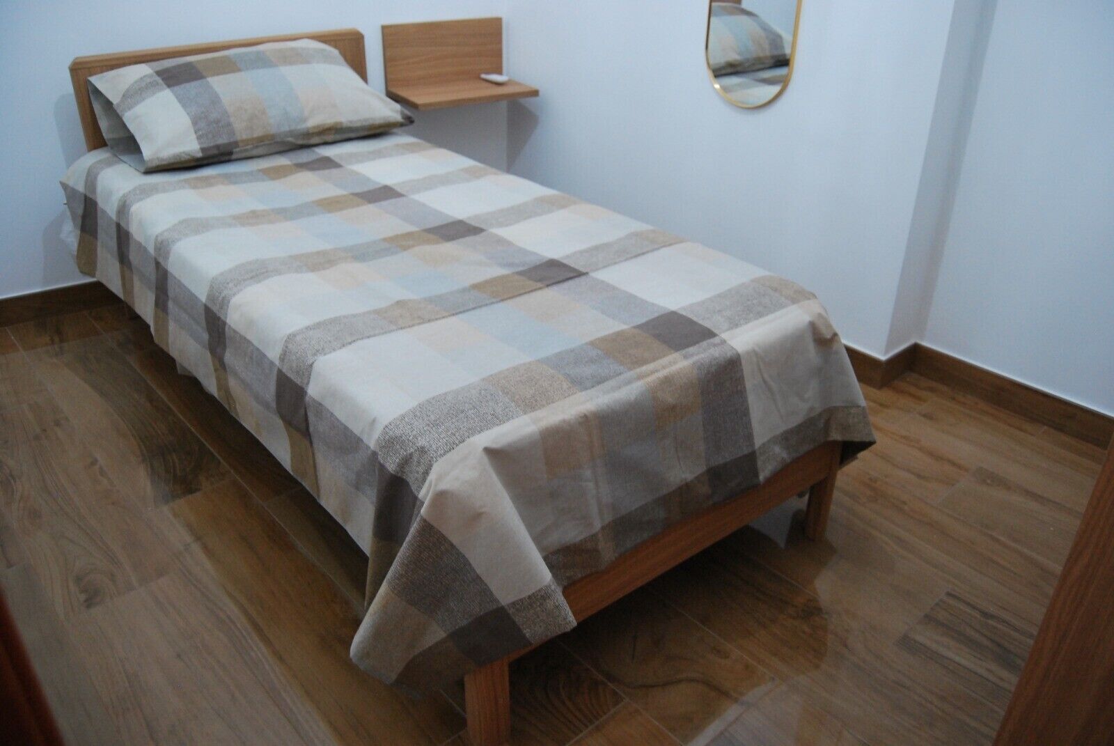 2 camere, una scrivania, Wi-Fi, lenzuola