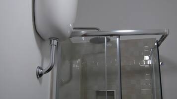 Doccia, set di cortesia gratuito, asciugacapelli, asciugamani