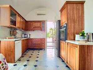 Microondas, horno, parrilla de estufa y lavavajillas 