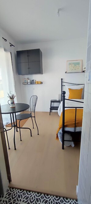 1 bedroom, WiFi, bed sheets