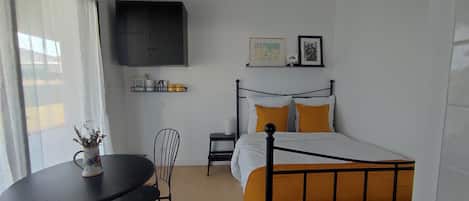 1 bedroom, WiFi, bed sheets
