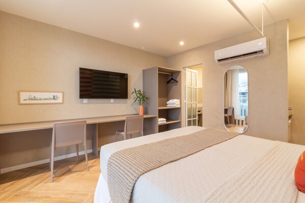 Iron/ironing board, free WiFi, bed sheets