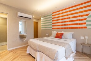 1 bedroom, iron/ironing board, free WiFi, bed sheets - Sea View and Balcony with Bathtub | Q12 (Rio de Janeiro)