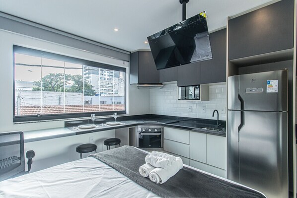 Fridge, microwave, oven, stovetop