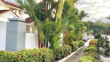 House, 4 Bedrooms, Smoking | Garden