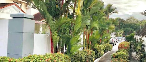 House, 4 Bedrooms, Smoking | Garden