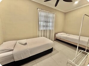 Room - Spacious 4-bedroom House in Tebrau City, Johor Bahru (Johor Bahru)