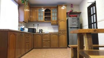 House, 4 Bedrooms, Smoking | Interior