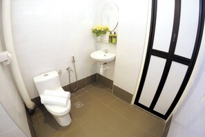 House, 4 Bedrooms, Smoking | Bilik Mandi