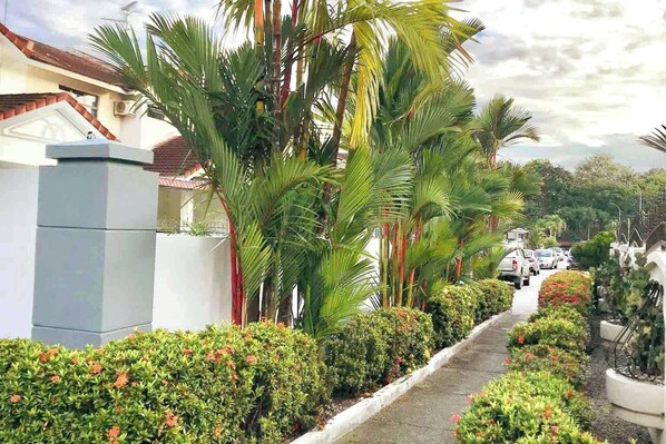 House, 4 Bedrooms, Smoking | Garden