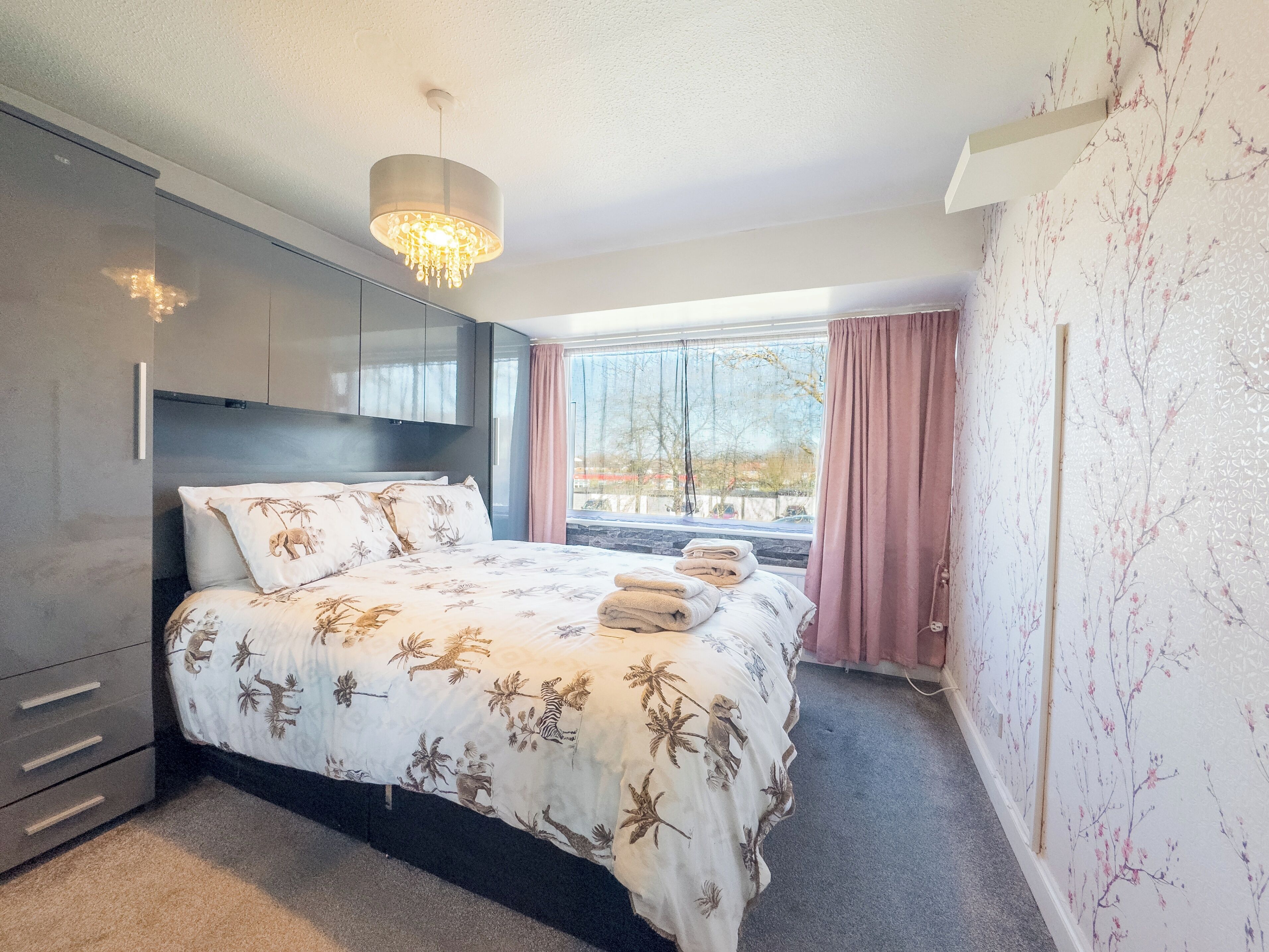 3 bedrooms, free WiFi, bed sheets