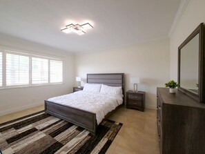 3 bedrooms, iron/ironing board, WiFi, bed sheets - 3Modern 3-Bedroom and 2bath Hollywood Holiday Home (Hollywood)