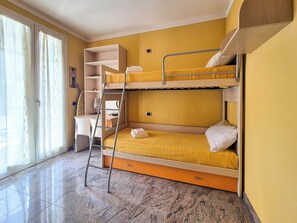 2 bedrooms, bed sheets