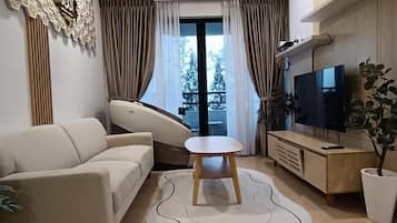 Condo, 2 Bedrooms, Balcony, Garden View | Living area