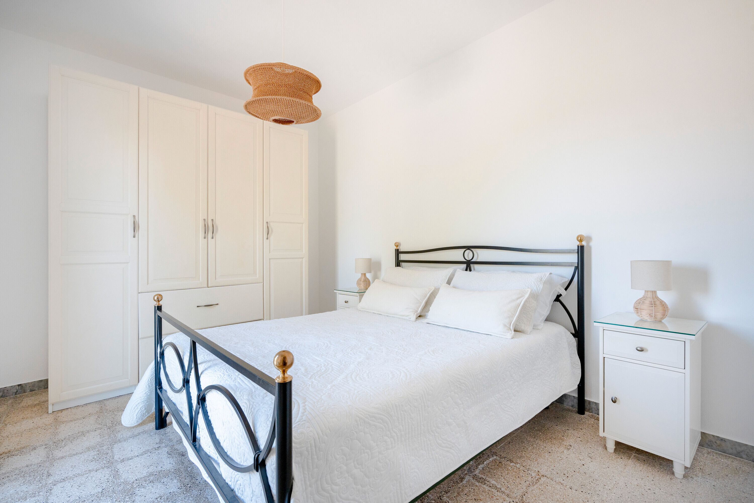 2 多间卧室、WiFi、床单