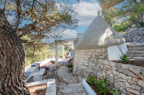 Trullo 'Rossi' with Mountain View, Wi-Fi and Air Conditioning