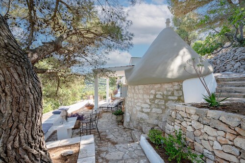 Trullo 'Rossi' with Mountain View, Wi-Fi and Air Conditioning