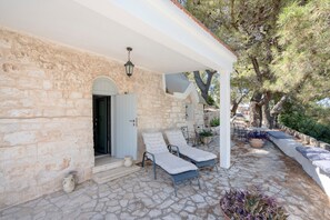 Terrace/patio - Trullo 'Rossi' with Mountain View, Wi-Fi and Air Conditioning (Fasano)