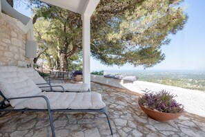 Terrace/patio - Trullo 'Rossi' with Mountain View, Wi-Fi and Air Conditioning (Fasano)