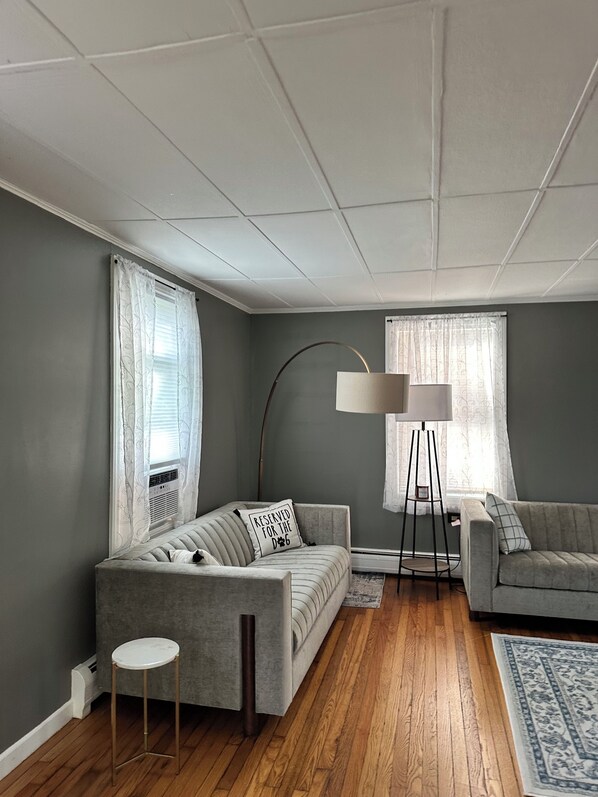 Téléviseur connecté, foyer, jeux vidéo, livres