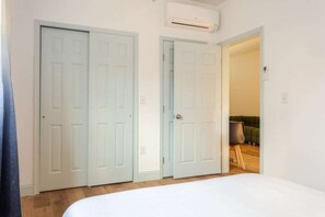 1 habitación, tabla de planchar con plancha, wifi y ropa de cama 