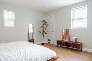 3 chambres, fer et planche à repasser, Wi-Fi, draps fournis