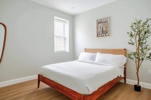 3 bedrooms, iron/ironing board, WiFi, bed sheets