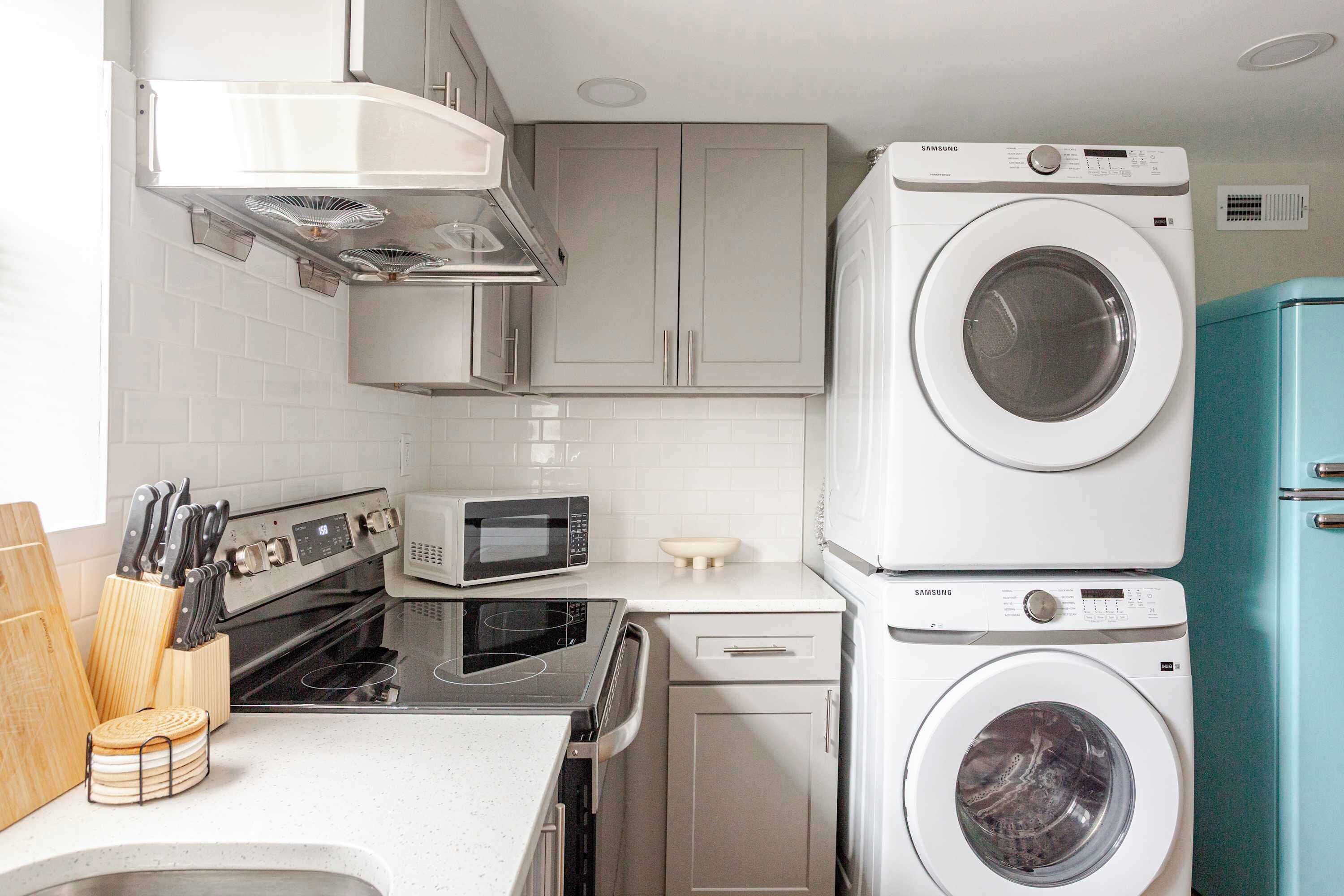 Frigorífic, microones, forn i placa de cuina 