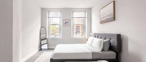 2 sovrum, skrivbord, strykjärn/strykbräda och wi-fi