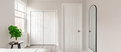 3 dormitorios, escritorio, tabla de planchar con plancha y wifi