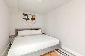 3 bedrooms, desk, iron/ironing board, WiFi