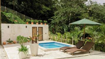 Cabin, 2 Bedrooms, Accessible, Smoking | Garden