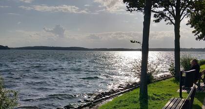 Ferienhaus Kleine Einkehr – komfortabel & ruhig in Waren (Müritz), mit Balkon