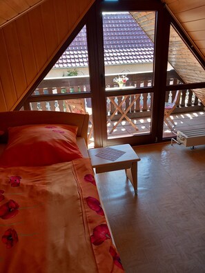1 bedroom, bed sheets
