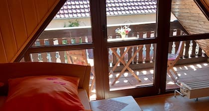Ferienhaus Kleine Einkehr – komfortabel & ruhig in Waren (Müritz), mit Balkon