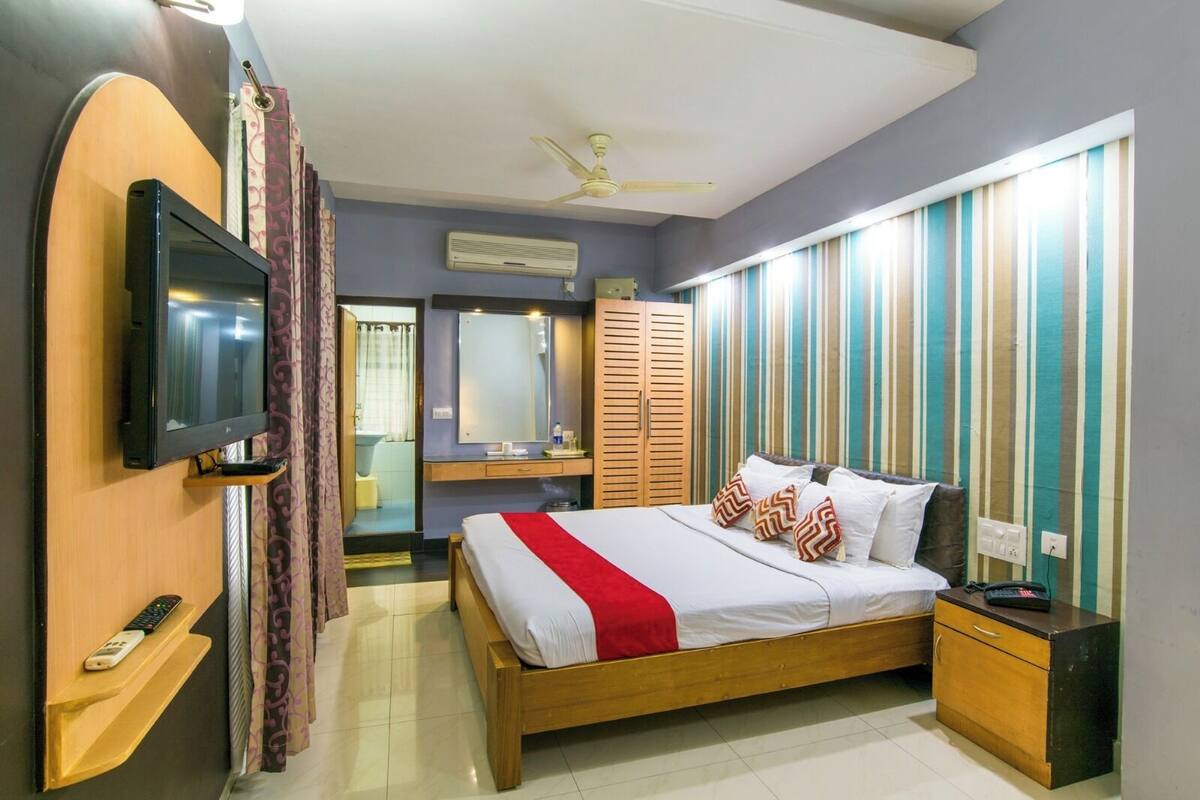 Deluxe Double Room, Garden View | In-room safe, soundproofing, iron/ironing board, WiFi (free)