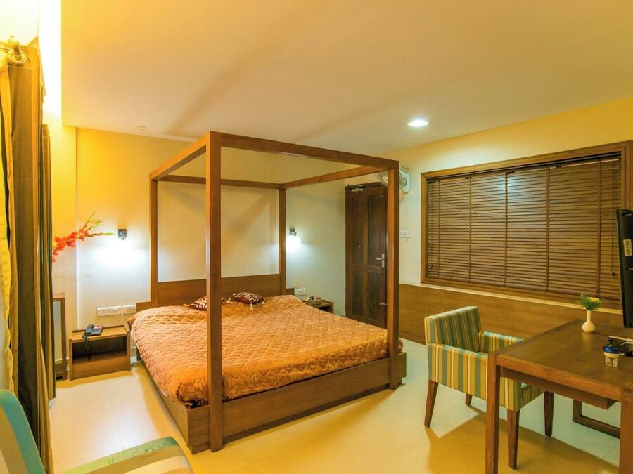 Royal Suite, Balcony, Garden View | In-room safe, soundproofing, iron/ironing board, free WiFi