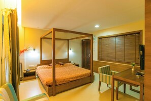 Royal Suite, Balcony, Garden View | In-room safe, soundproofing, iron/ironing board, free WiFi