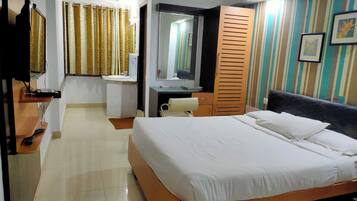 Standard Double Room, Garden View | In-room safe, soundproofing, iron/ironing board, free WiFi