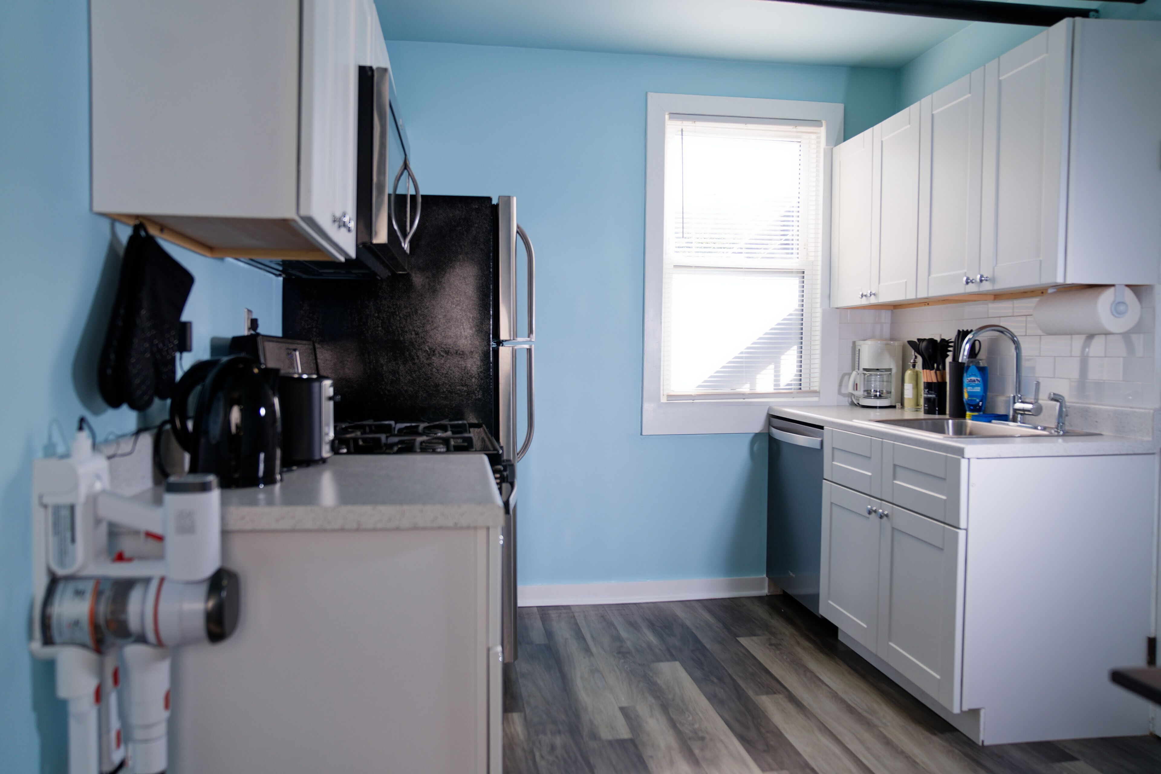 Kjøleskap, mikrobølgeovn, ovn og kokeplater