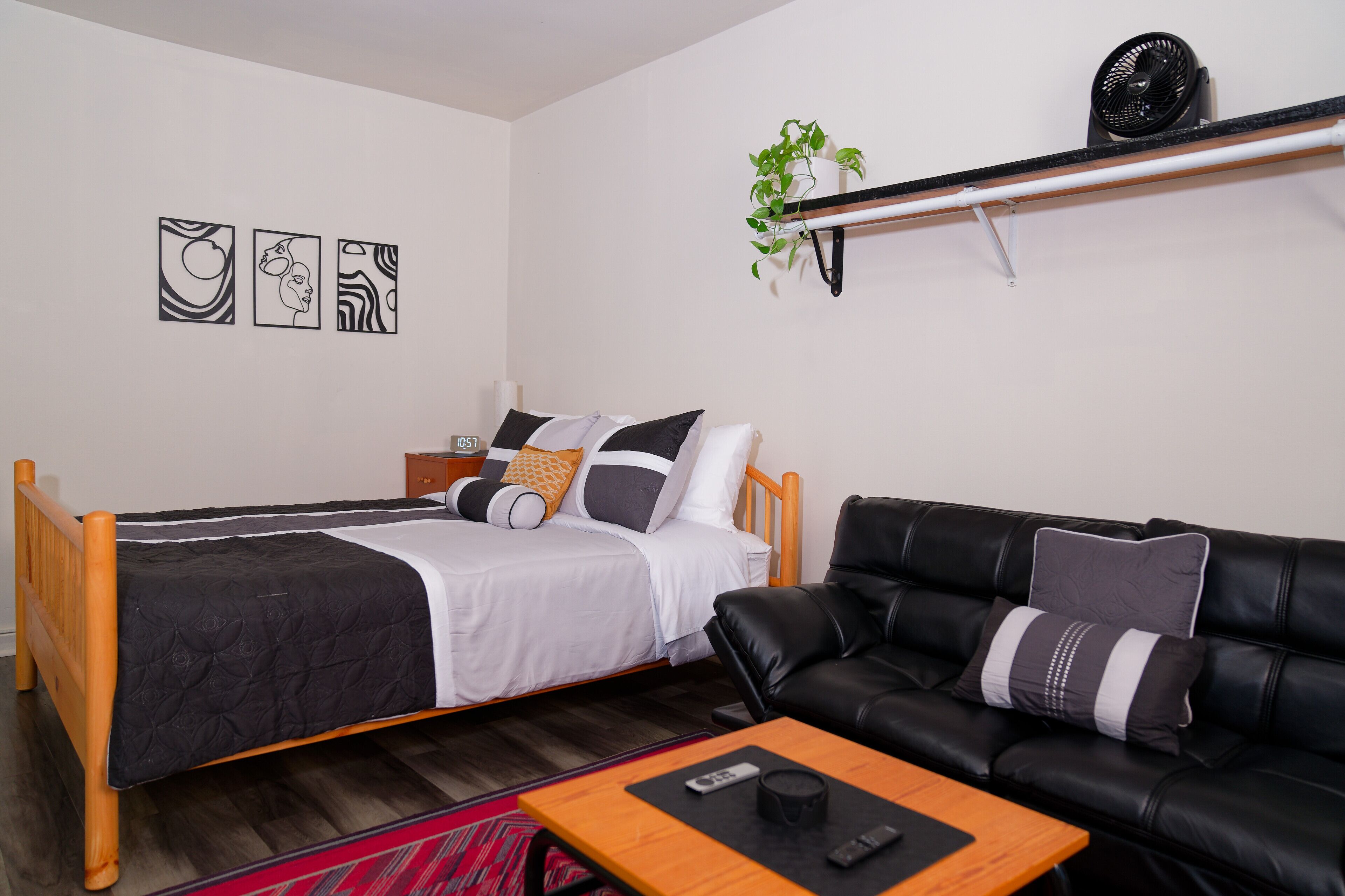 Schreibtisch, kostenloses WLAN, Bettwäsche