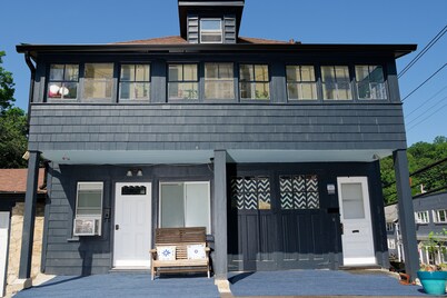 'Croton Nook' - Spacious Studio with Full Eat-in Kitchen, Cozy Getaway