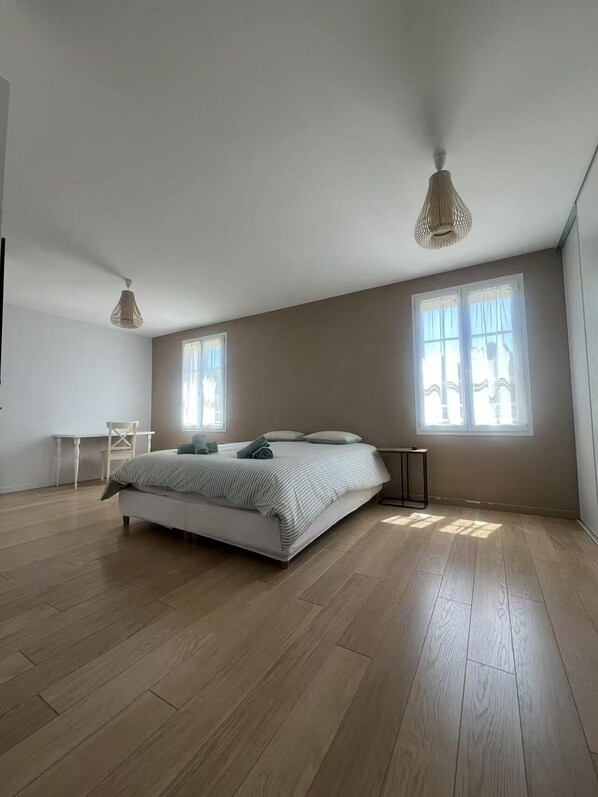 4 bedrooms, WiFi, bed sheets