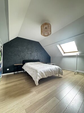 4 bedrooms, WiFi, bed sheets