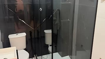 Studio | Bathroom